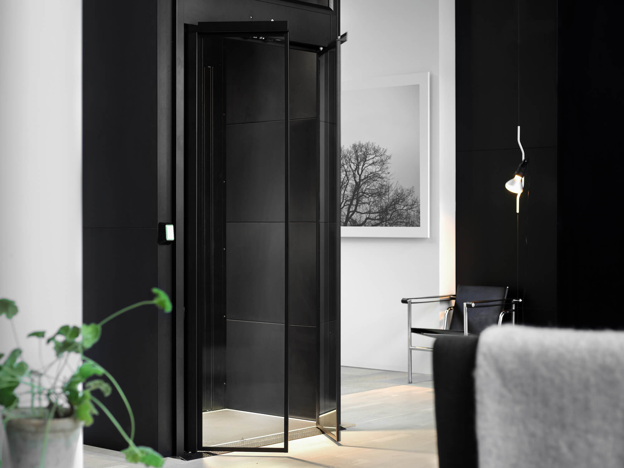 Aritco provides elevators for hotels. Here an Aritco 4000
